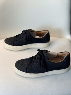 Black Low-Top Lace-Up Sneakers